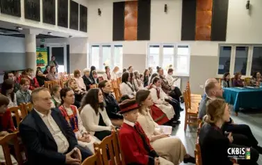 Finał konkursu recytatorskiego "Kurpie Zielone w Literaturze" - 18.11.2025 r. 105