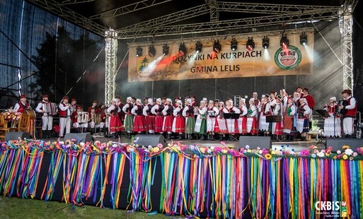 Na scenie Orkiestra Kurpiowska z Lelisa